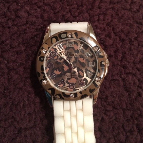 Leopard print and white silicone watch