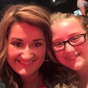 Meet your Posher, Lora