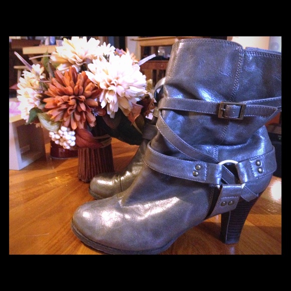 Venus Grey Heeled Boots Size 9
