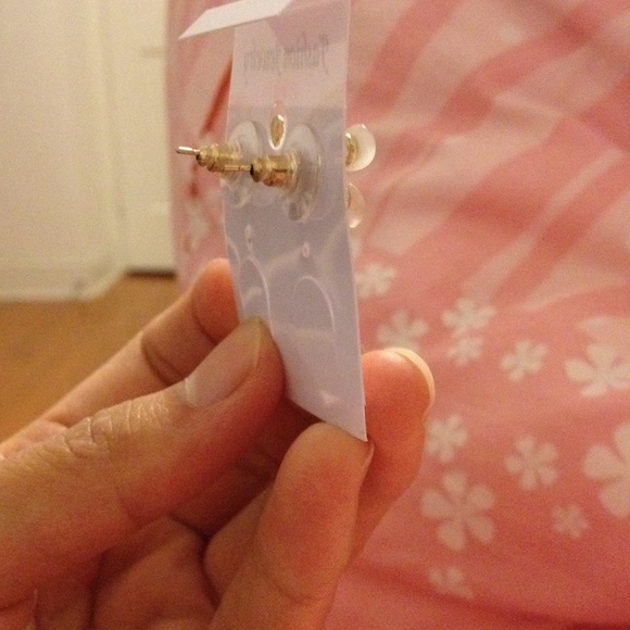 earring - Picture 2 of 2