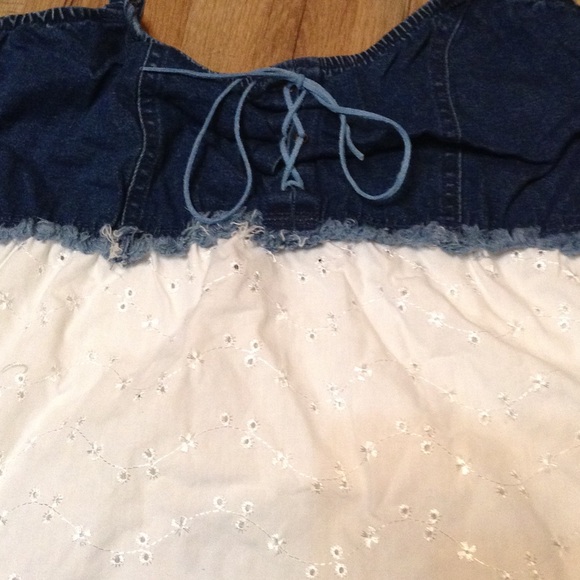 Cute denim and white top! Size large. 🌞 - Picture 2 of 2