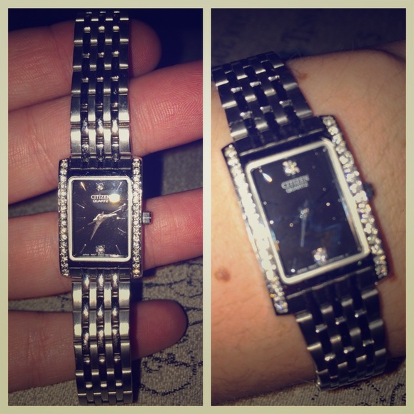 💯 Women's Citizen watch w/ Swarovski Details
