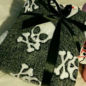 50"x60" Skull & Bones Throw