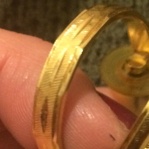 Beautiful Goldtone Hoop Earrings - Picture 4 of 4