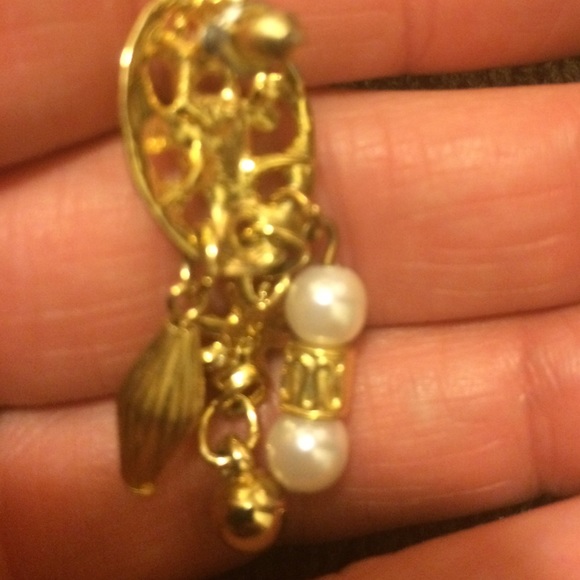 Pretty Pierced Earrings. Light Weight - Picture 3 of 3