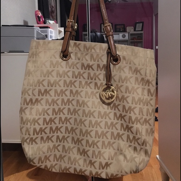 Michael Kors Handbags - Michael Kors bag