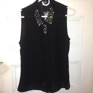 Button-down w beaded collar