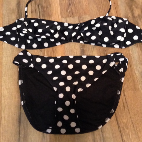 Vacation bundle! Black and white size sm! 🌞🎀🌸 - Picture 2 of 4