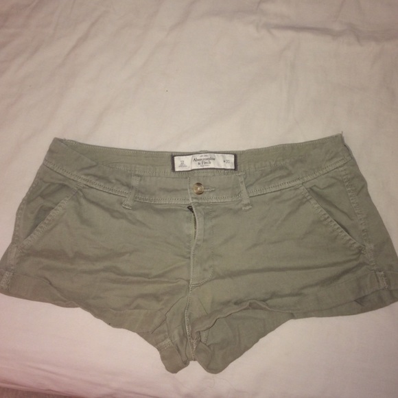 A&F olive low rise short shorts