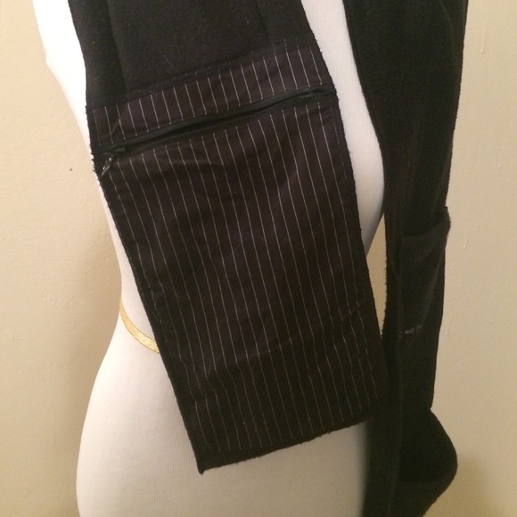 Black Pinstripe Scarf with Pockets for Travelers hidden pockets - Picture 3 of 3