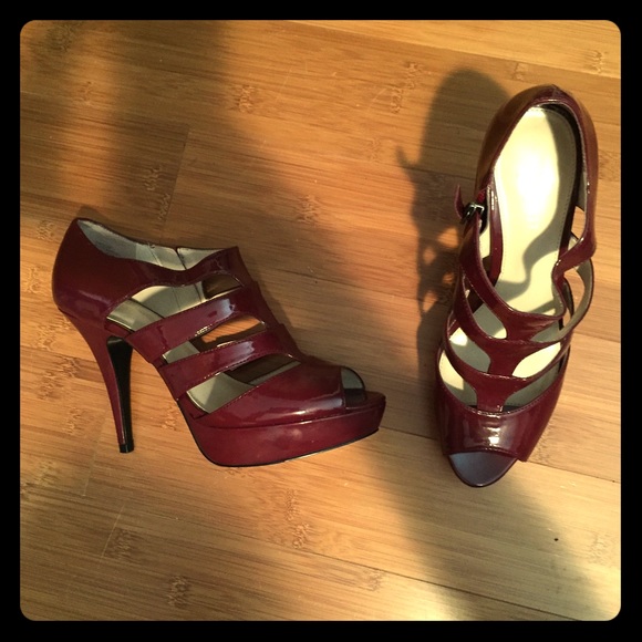 Gorgeous Nine West strappy platform pumps, /sz8