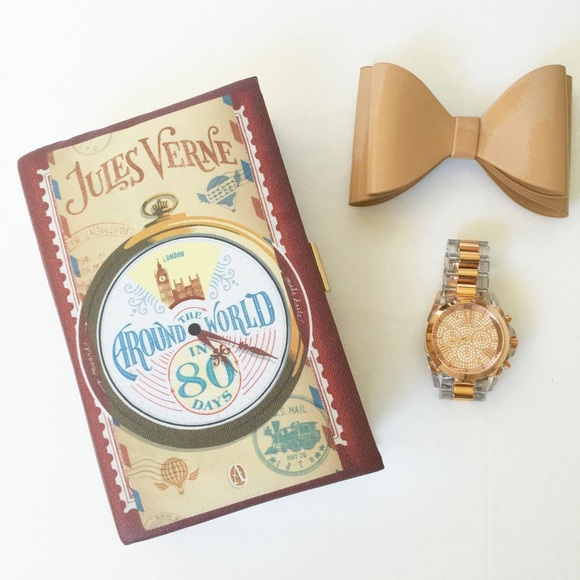 ✨New Listing✨ AROUND THE WORLD Book clutch bag