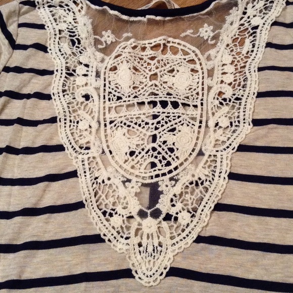 Gorgeous top!. NWT! Sz Large 🌸 - Picture 3 of 3