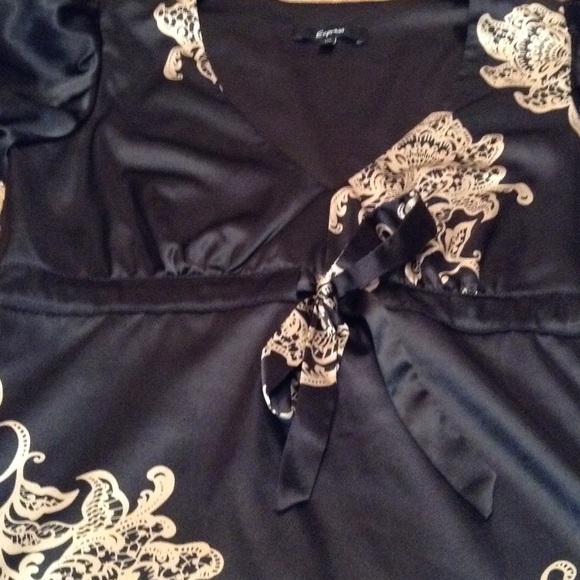 Express Oriental style silky shirt🎀 - Picture 2 of 3