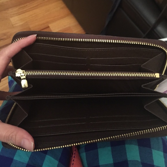 **SOLD **Gorgeous Louis Vuitton wallet - Picture 2 of 4