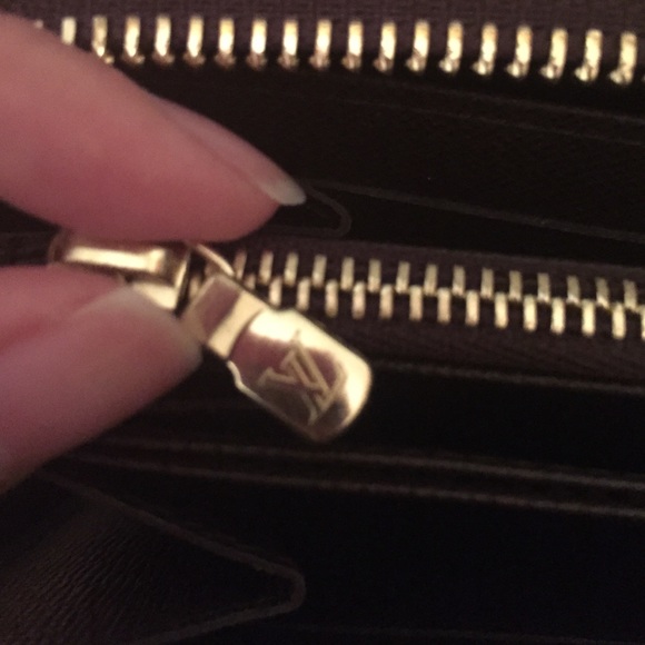 **SOLD **Gorgeous Louis Vuitton wallet - Picture 3 of 4