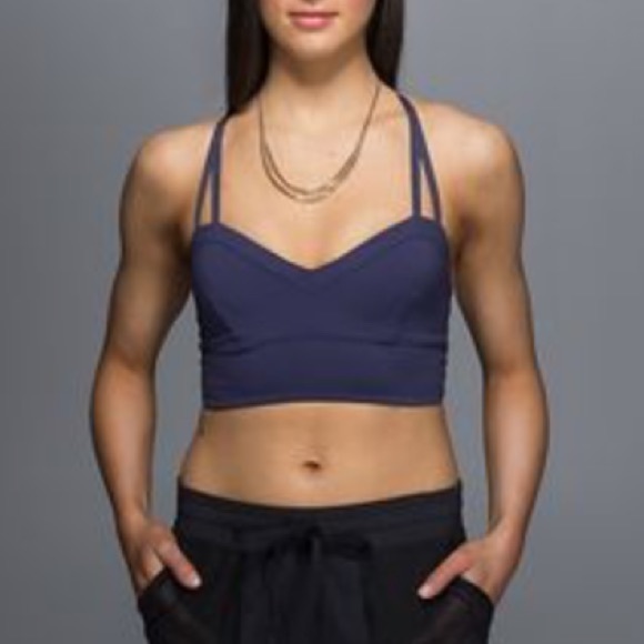 lululemon athletica noir bra size 6