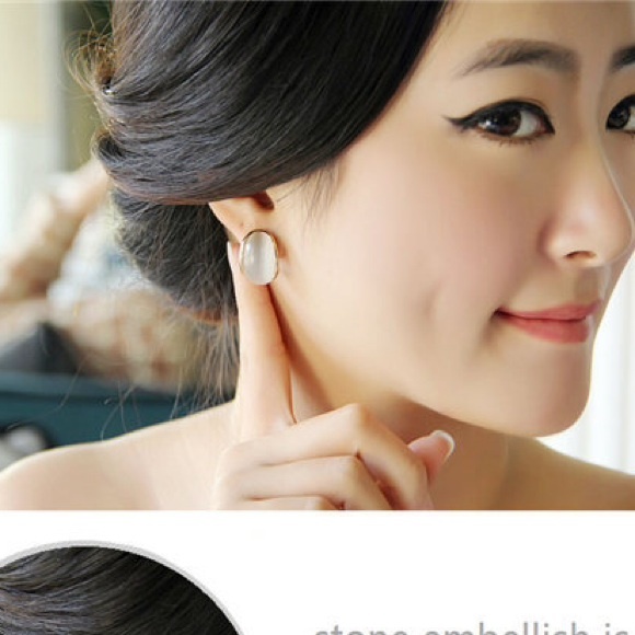 earring - Picture 2 of 2