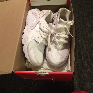 Nike Huaraches size 5Y