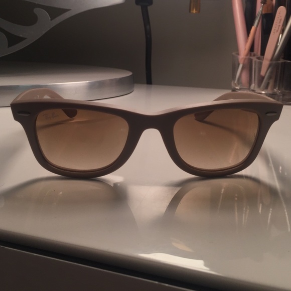 Ray band Wayfarer Sunglasses Beige Nude