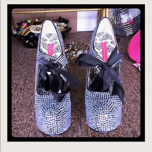 Heels - Picture 3 of 3
