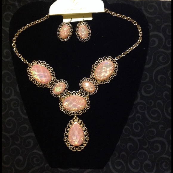 Jewelry - Necklace and earrings set