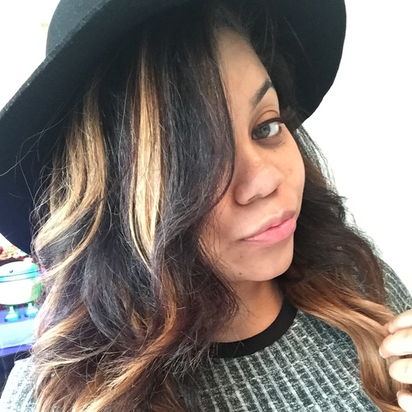 Meet your Posher - Picture 3 of 4