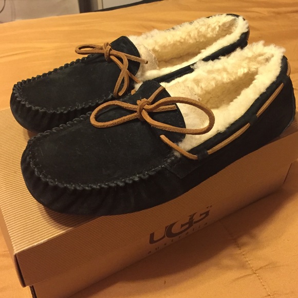 Ugg Dakota black moccasins