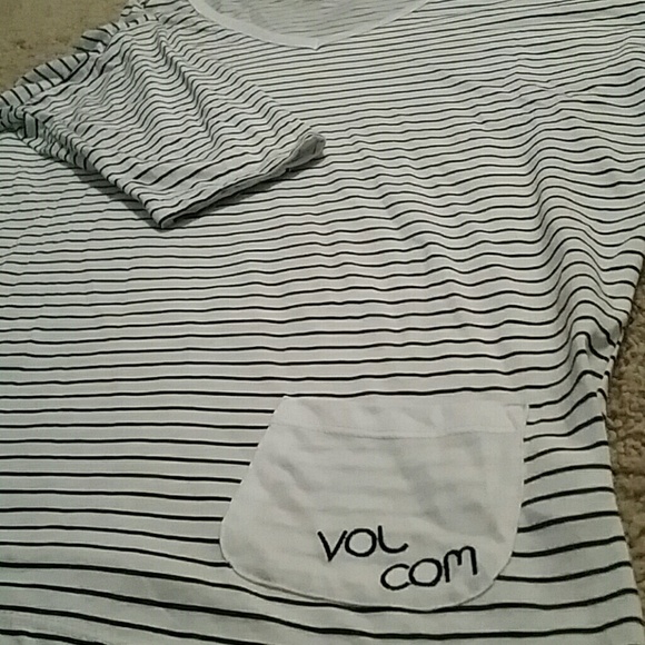 Volcom shirt - Picture 3 of 4