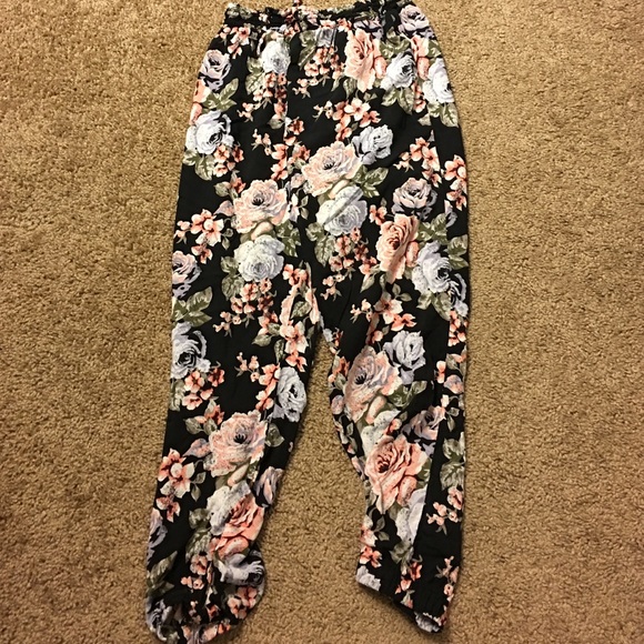 Volcom cropped pants