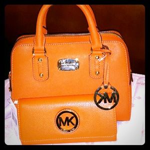 Micgael Kors handbag and wallet set