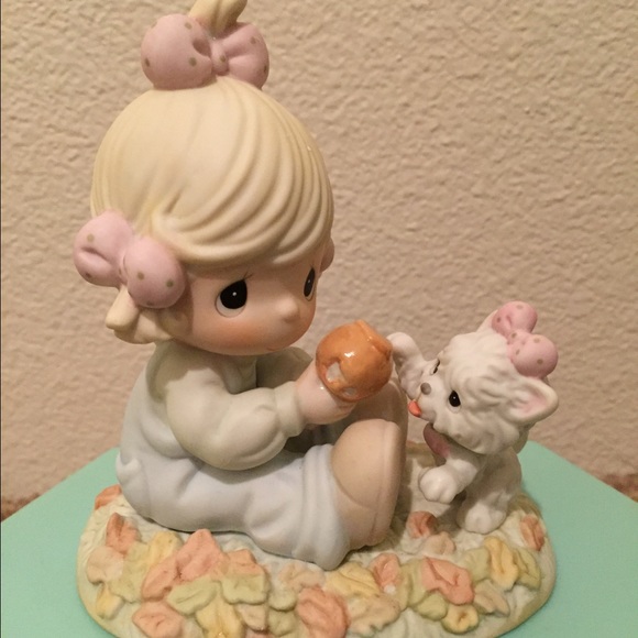 Precious Moments Figurine: Girl With Dog Playing - Picture 1 of 2