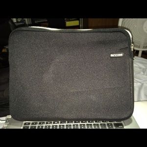 13" laptop Incase sleeve
