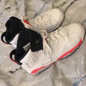Jordan 6 white infrared. Size: 6.5y