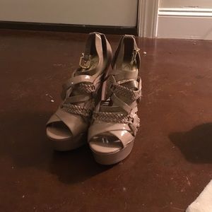 Jessica Simpson pump