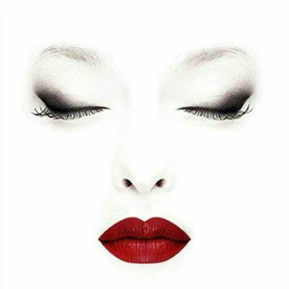 Meet your Posher, Julie - Picture 1 of 1