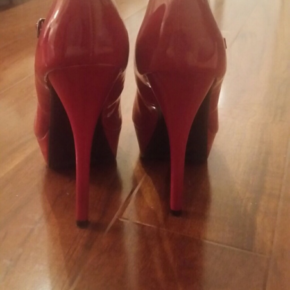 Shoes - Picture 2 of 4