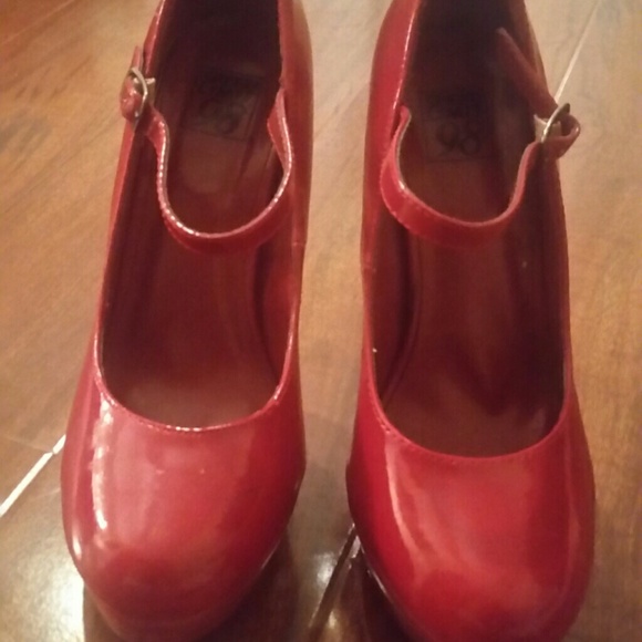 Shoes - Picture 3 of 4