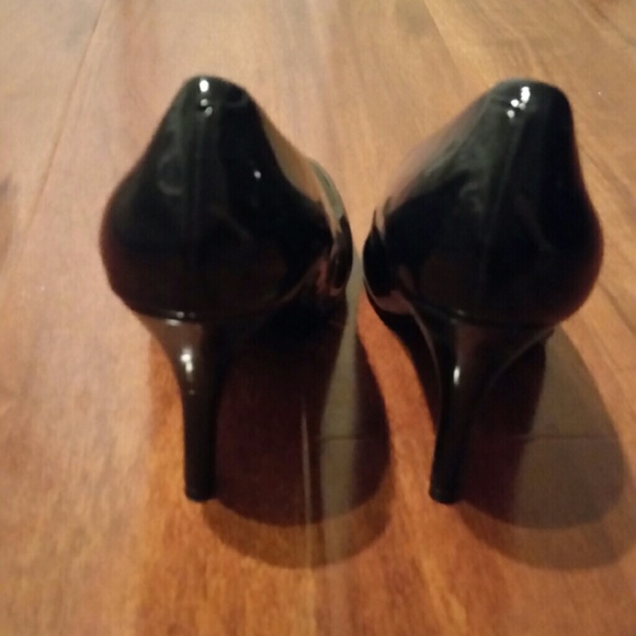 Shoes - Picture 3 of 4