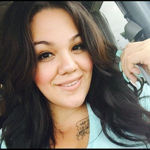 Meet your Posher, Olivia