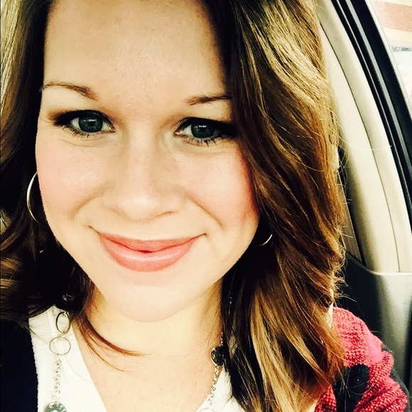 Meet your Posher, Courtney