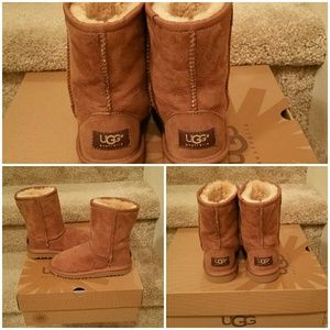 UGG YOUTH SIZE 1