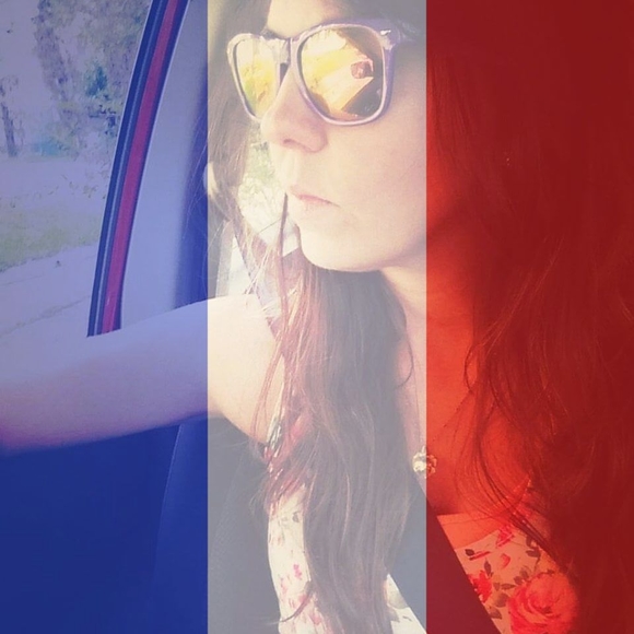 Meet your Posher, Sarah - Picture 1 of 1