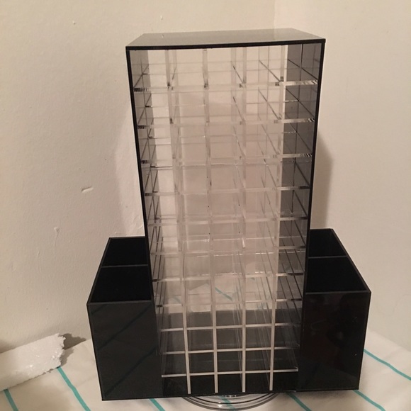 Rotating lipstick holder
