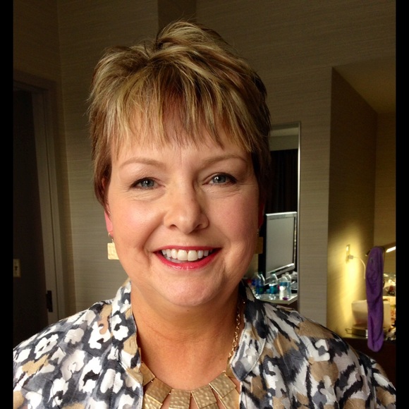 Meet your Posher, Kathy - Picture 1 of 1