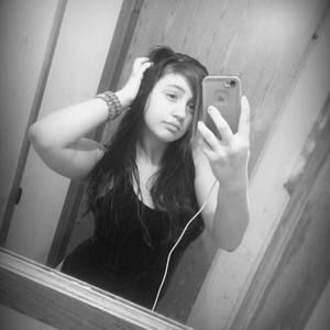 Meet your Posher, Monique