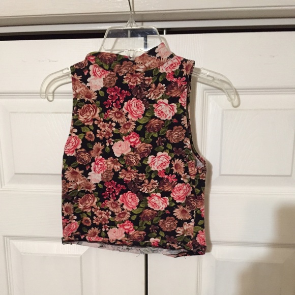 🚫 SOLD 🚫 Forever 21 small crop top