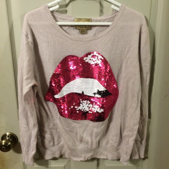 WildFox Sweater ONHOLD