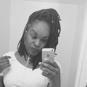 Meet your Posher, Dominique