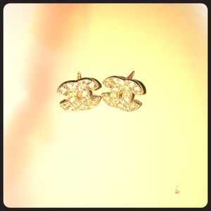🎉NEW LISTING🎉 Chanel earrings!